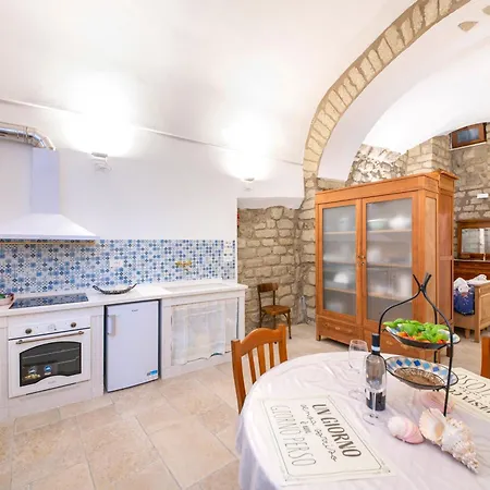 Forio Vico Secondo - Centro Storico - 8 Minuti Dal Porto-1bedr Apartment